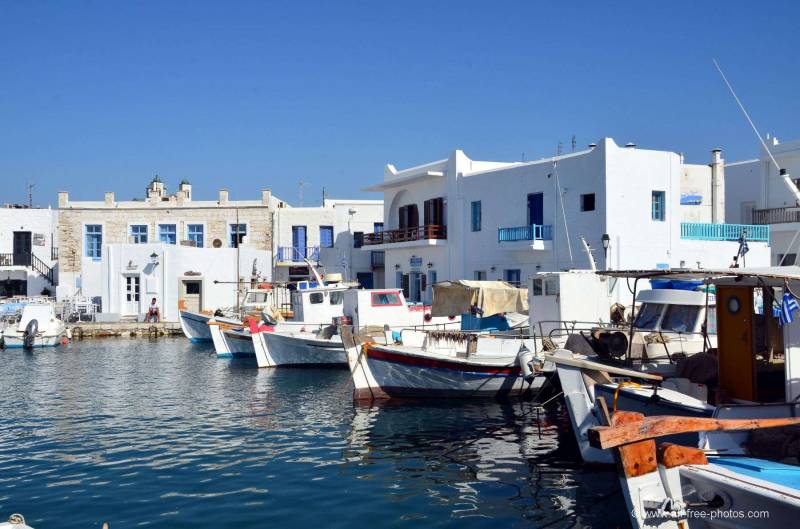 Découvrir l'île de Paros au milieu de la mer Égée 